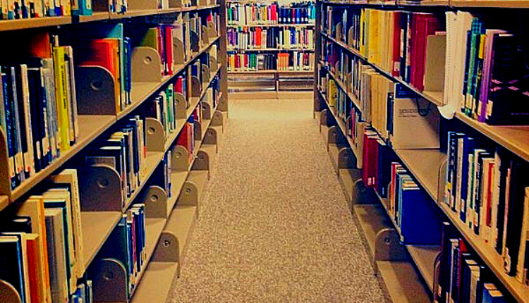 المكتبة التي سنتحدث بها عن تخصصات جامعة الكويت
